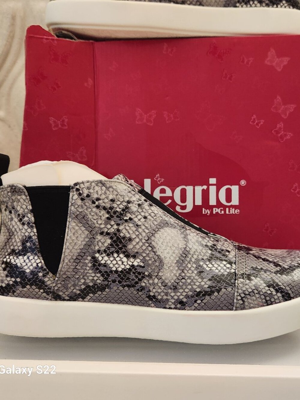 Alegria "Parker" Slip on Sneakers. Gray Snake. EU 3/US 7-7.5. NIB